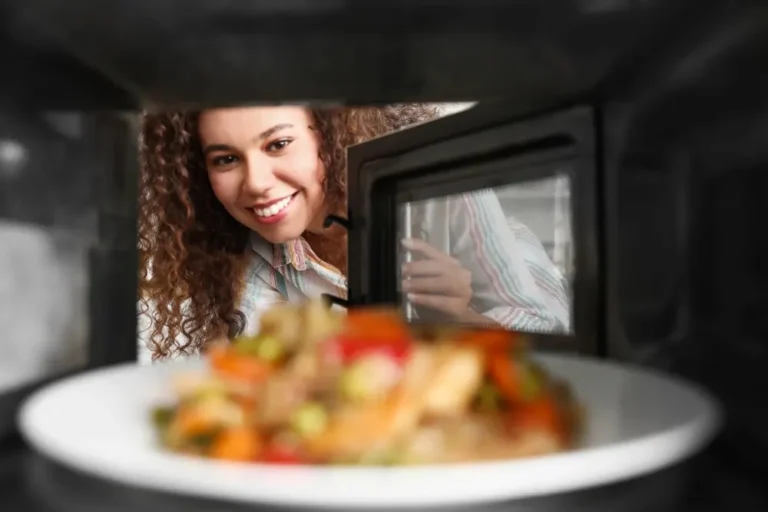 cuanto consume un horno microondas